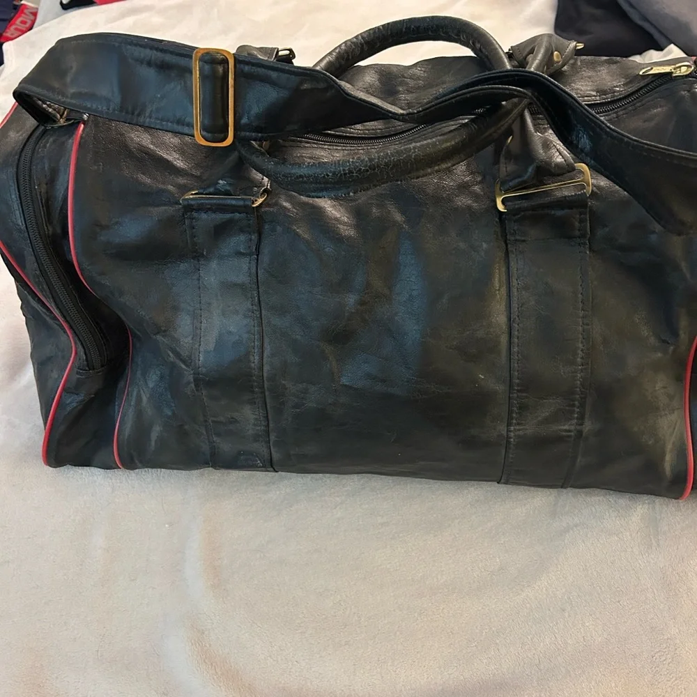 VINTAGE 1989 Du Pont Company Black and Red Duffel Bag